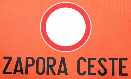POPOLNA ZAPORA DRŽAVNE CESTE V KLUŽAH